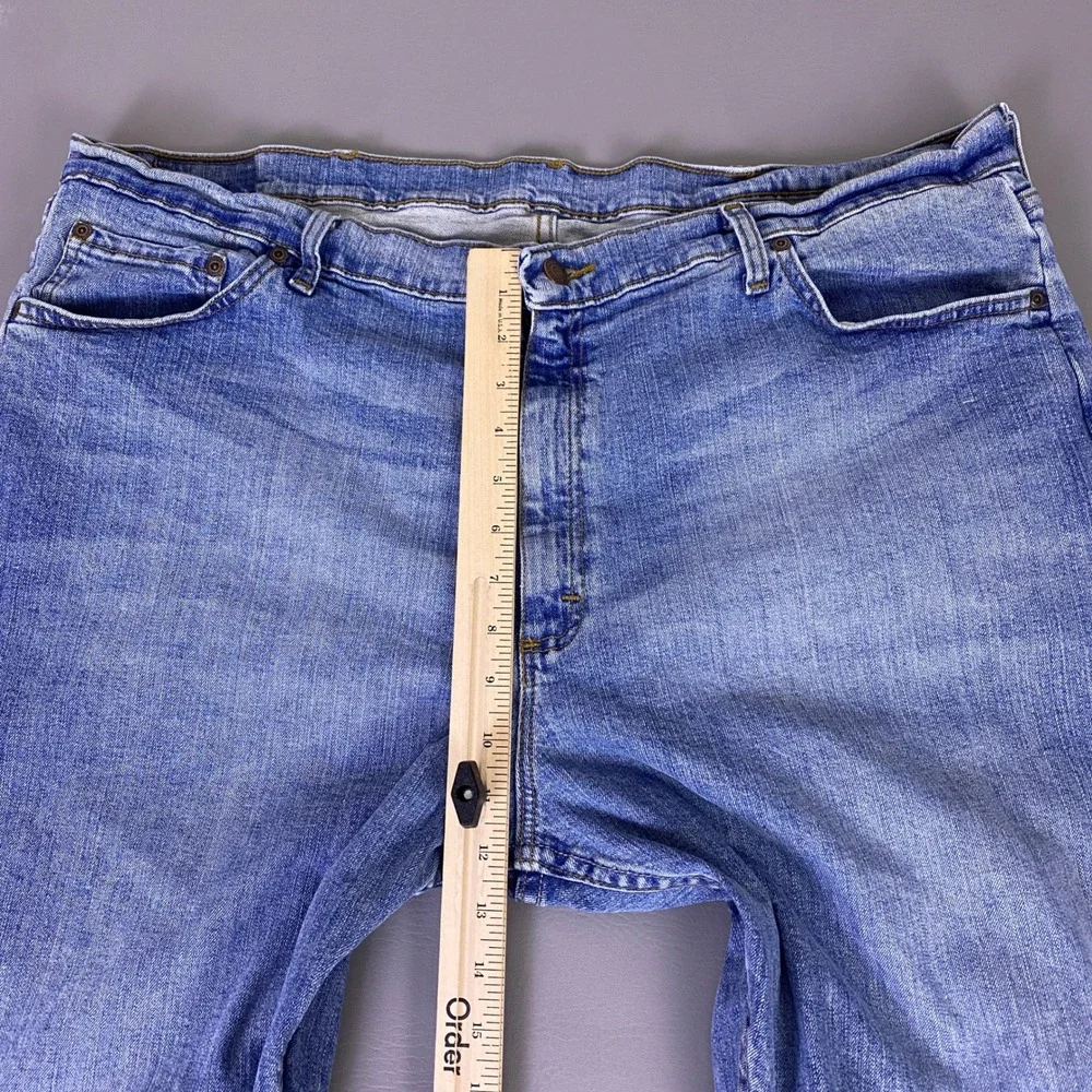 Wrangler Jeans Relaxed Fit‎ Men's Size 42x30 Straight Leg Blue Medium Wash